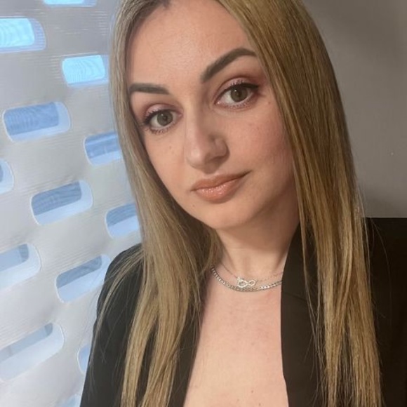 Meet your Posher, Alina - Picture 1 of 1